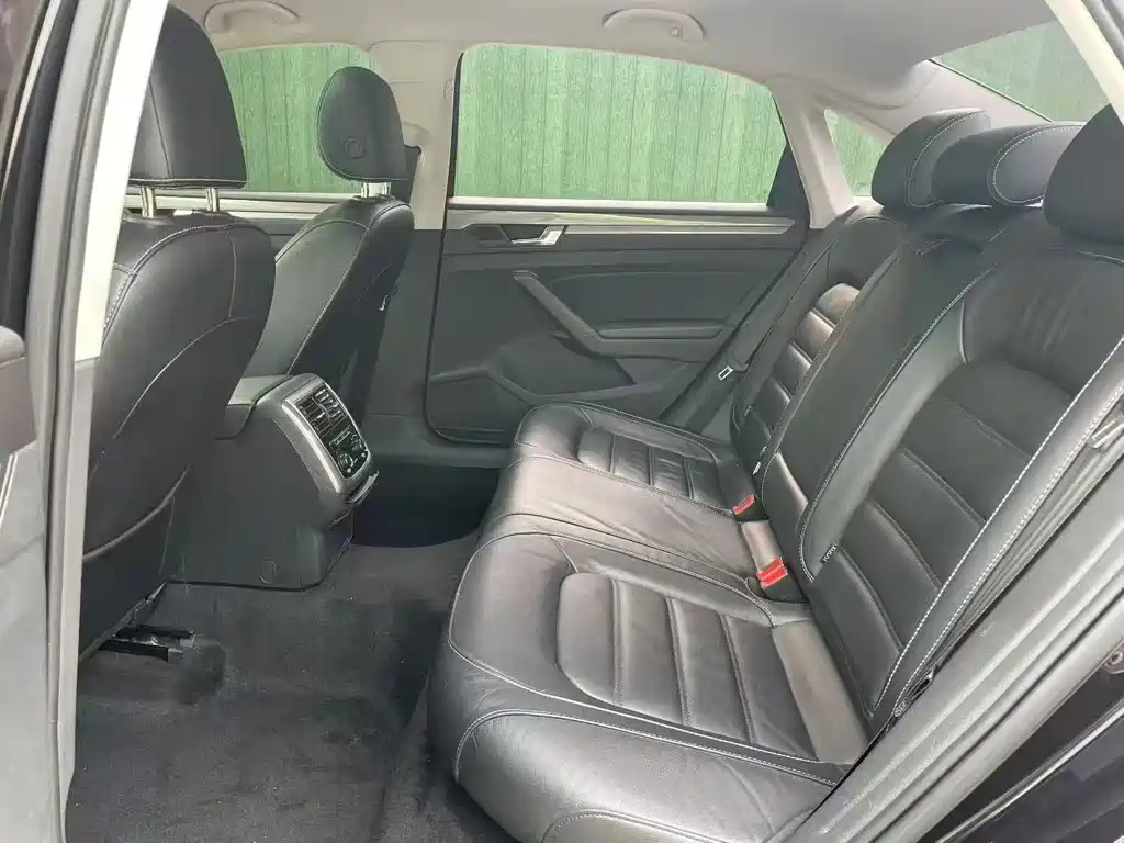 VOLKSWAGEN PASSAT 2017