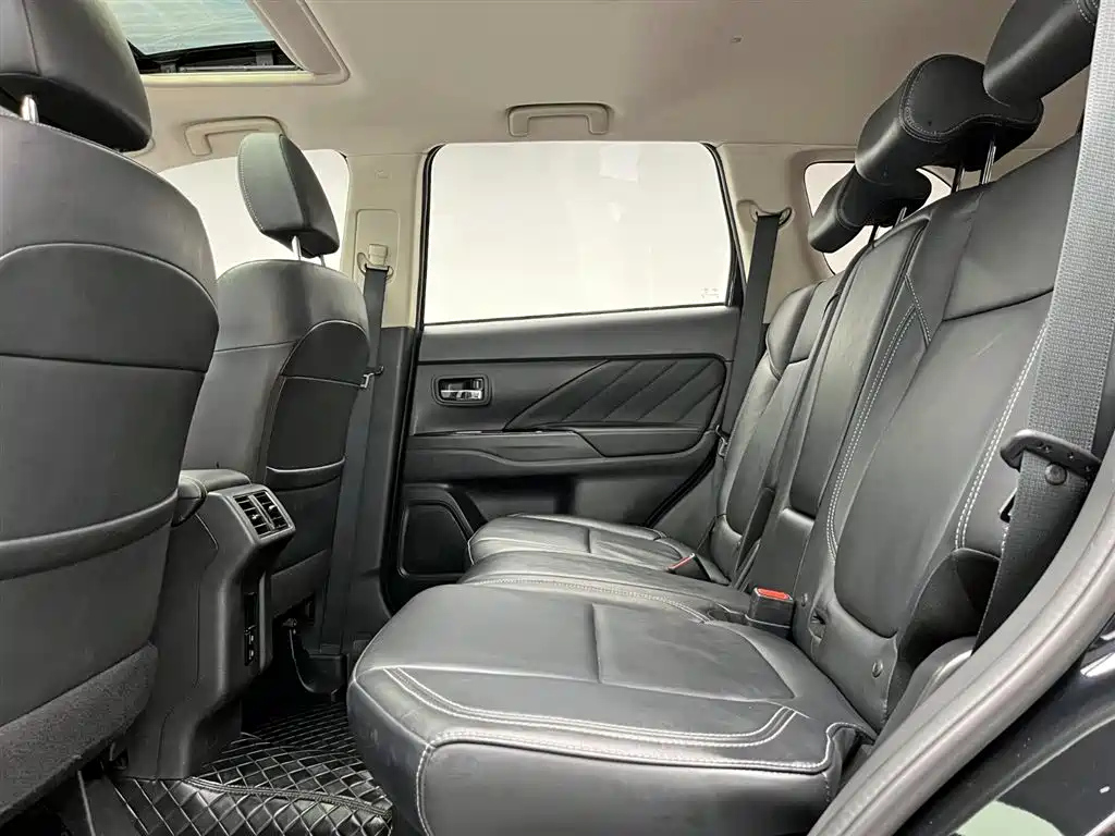 MITSUBISHI OUTLANDER 2020