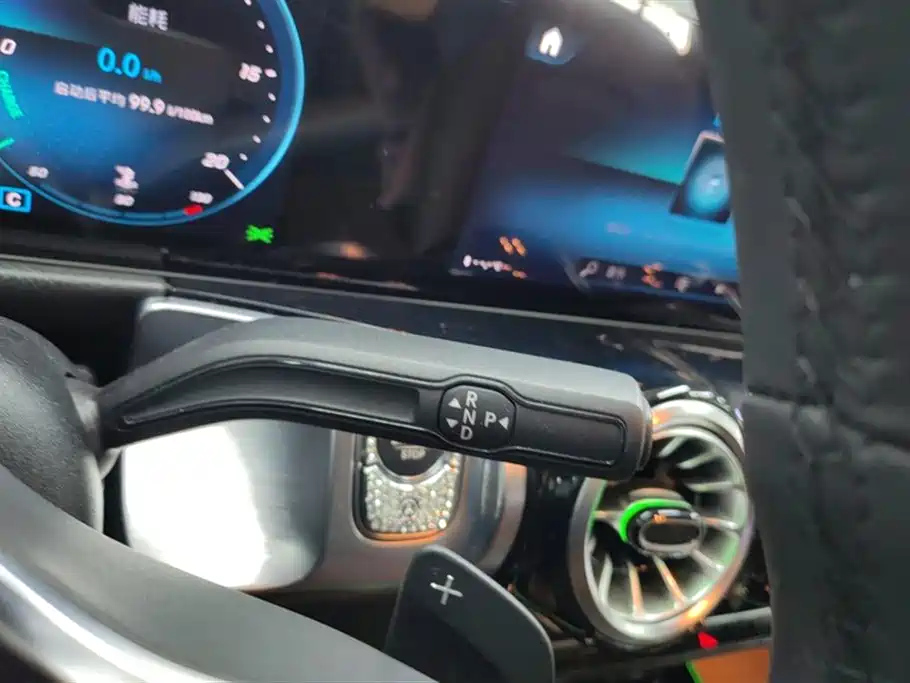 MERCEDES BENZ GLB 2023