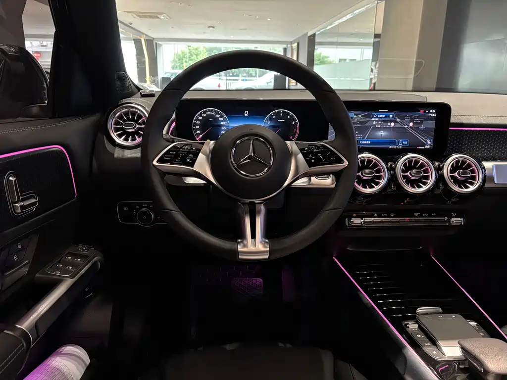 MERCEDES BENZ GLB 2024