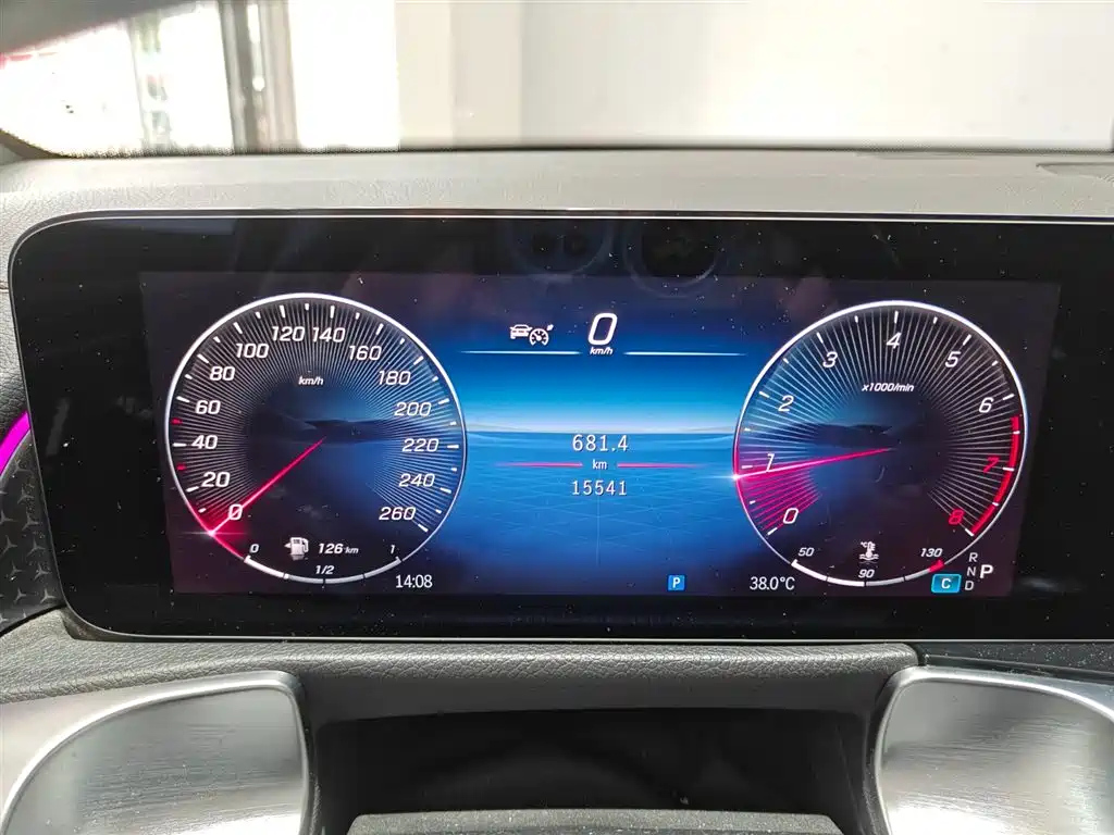 MERCEDES BENZ GLB 2024