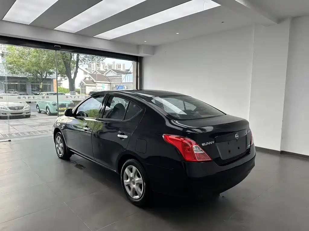 NISSAN SUNNY 2011