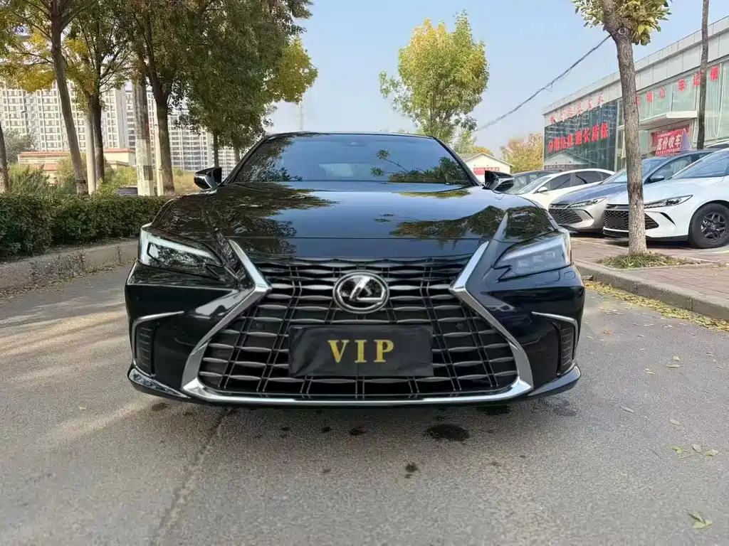 LEXUS ES 2025