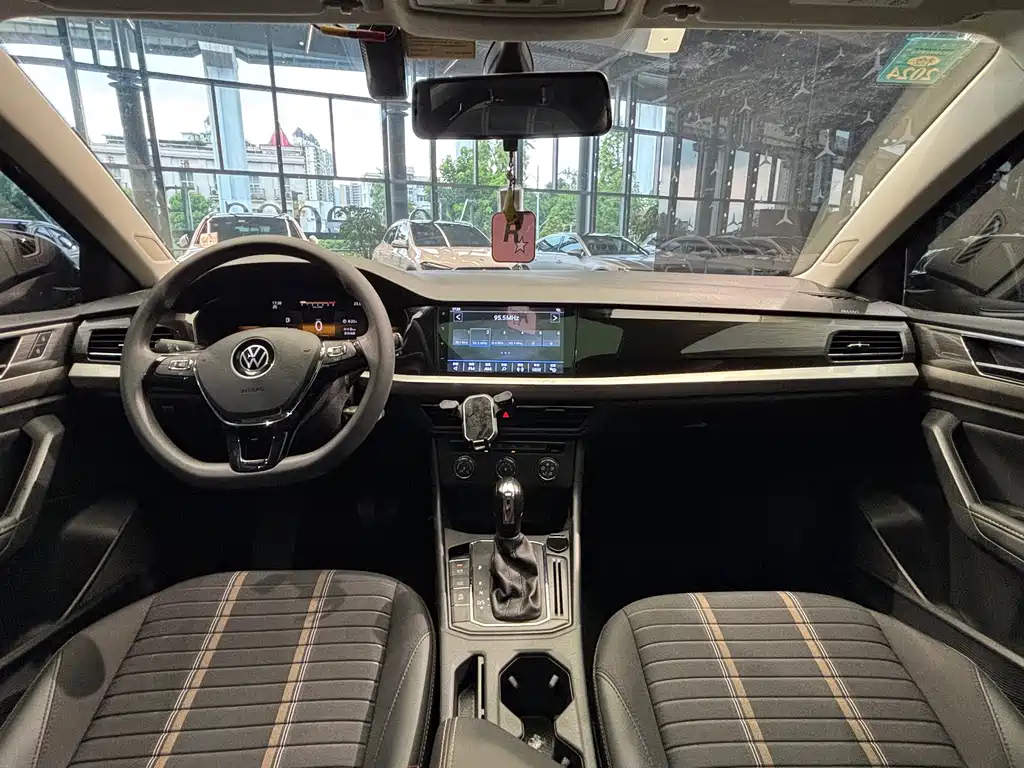 VOLKSWAGEN LAVIDA 2022