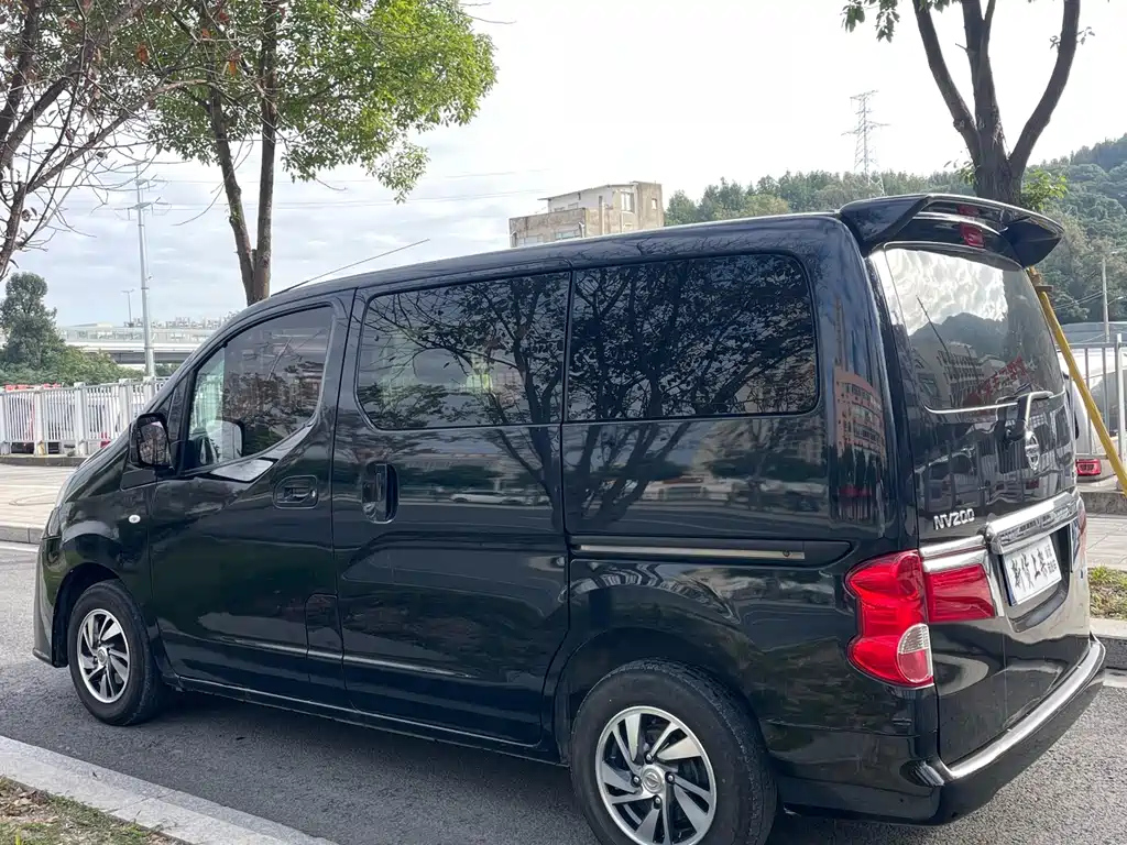 NISSAN NV200 2018