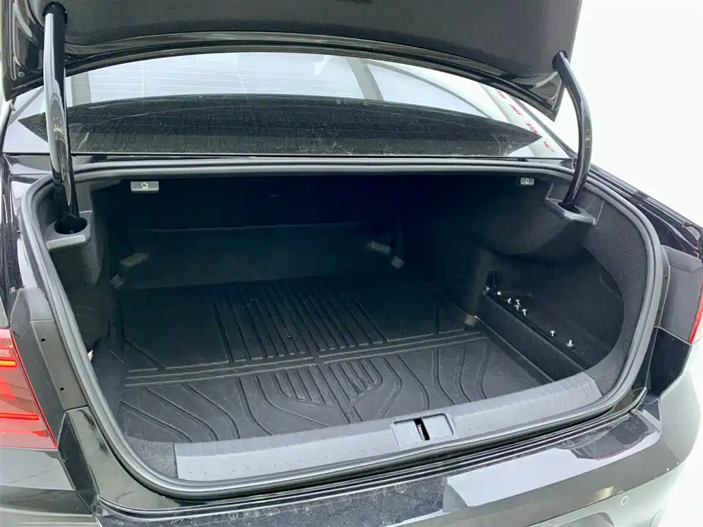 VOLKSWAGEN MAGOTAN 2025