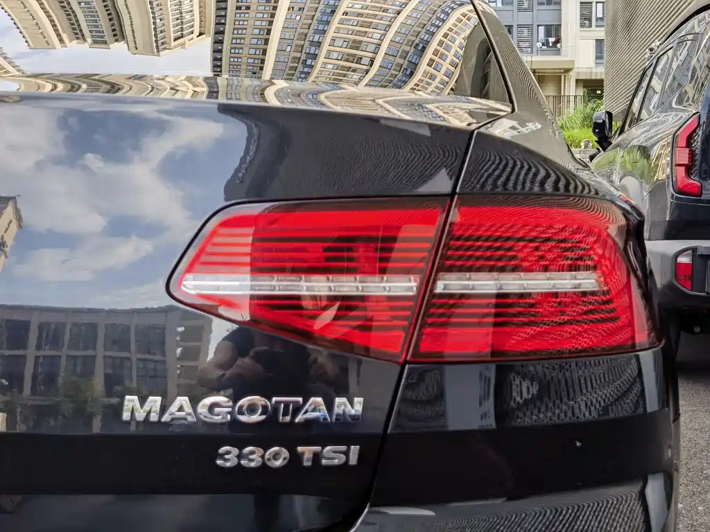 VOLKSWAGEN MAGOTAN 2019
