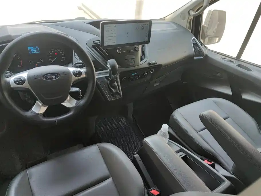 FORD TOUREO 2020