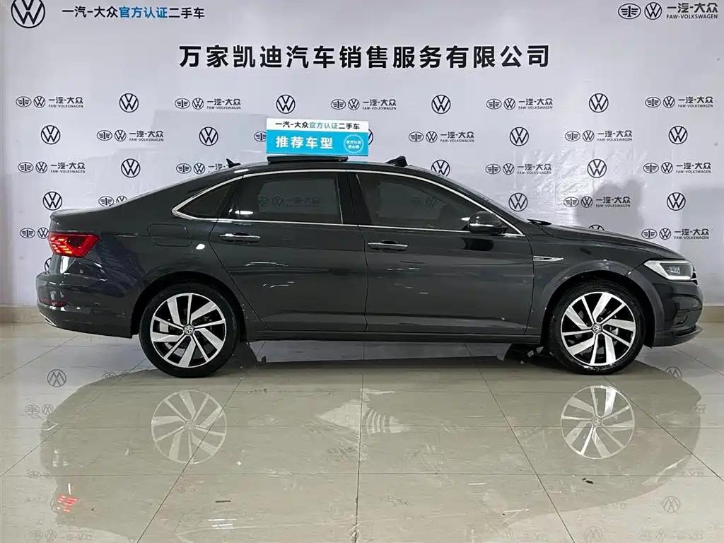VOLKSWAGEN SAGITAR 2022