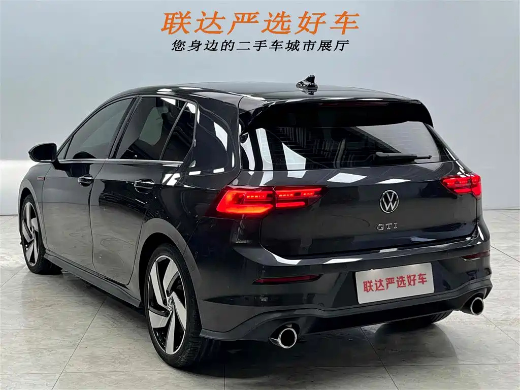 VOLKSWAGEN GOLF GTI 2021