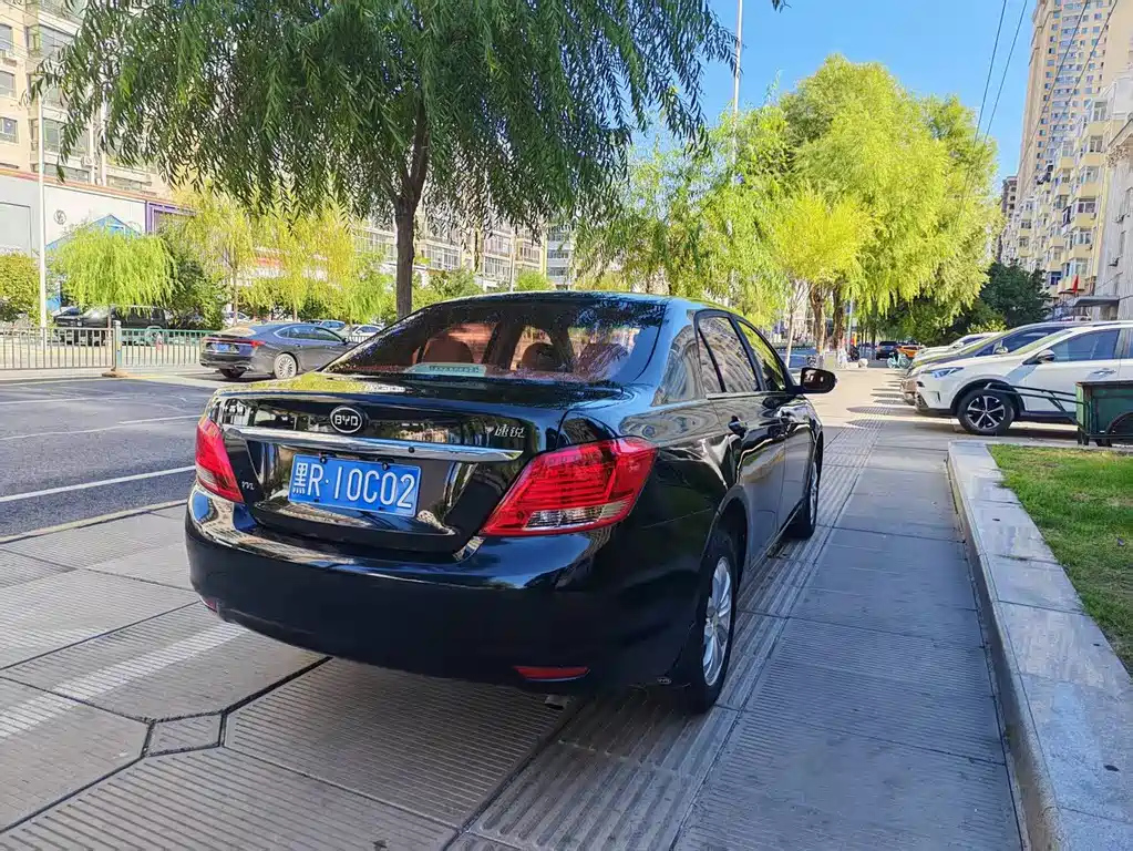 BYD SURUI 2015
