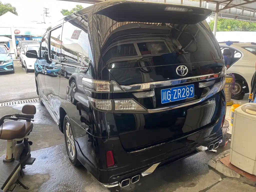TOYOTA ALPHARD 2012
