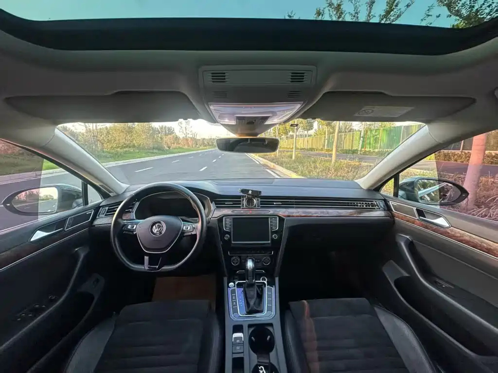 VOLKSWAGEN MAGOTAN 2017