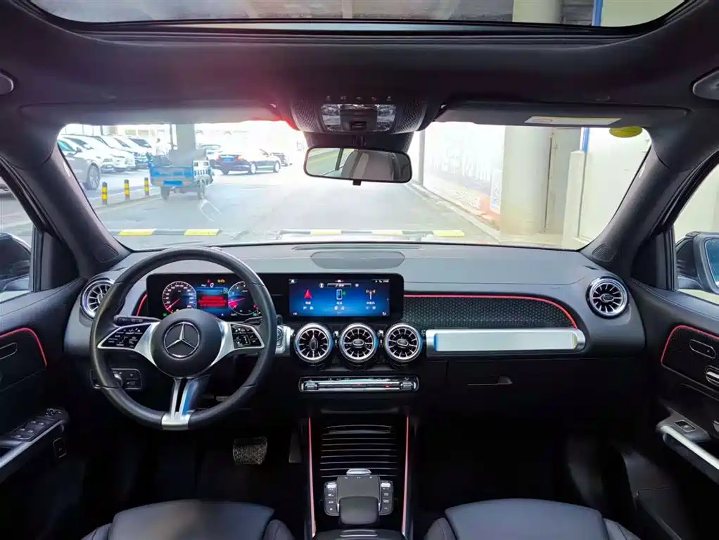MERCEDES BENZ GLB 2023