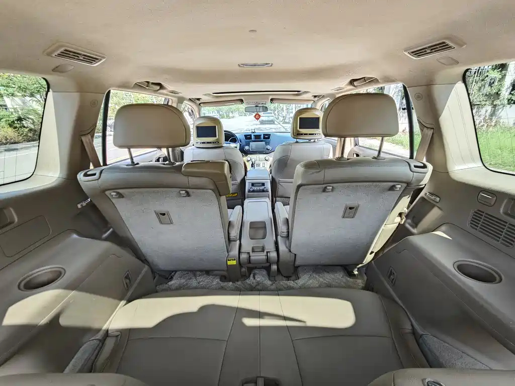 TOYOTA HIGHLANDER 2011