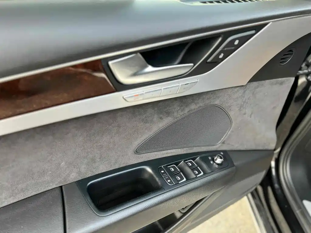 AUDI A8 2014
