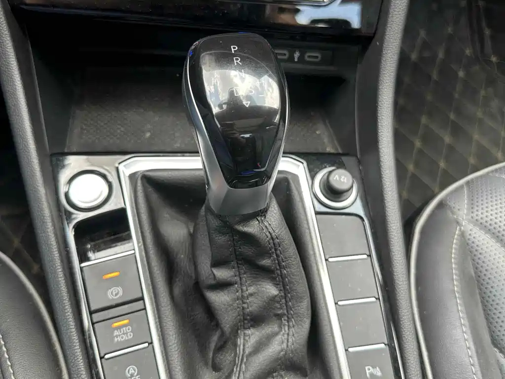 VOLKSWAGEN SAGITAR 2023