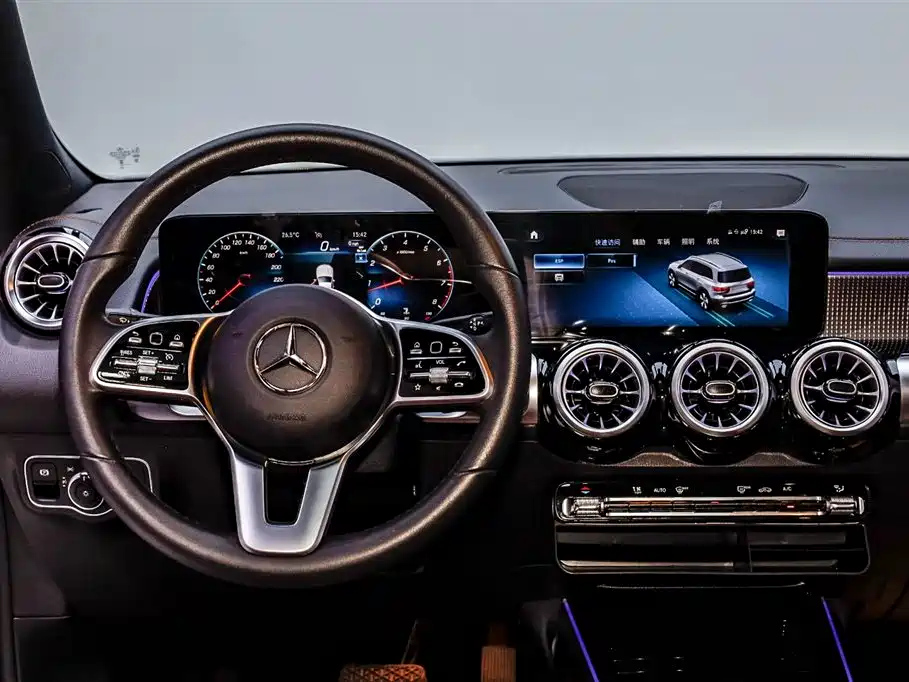 MERCEDES BENZ GLB 2023