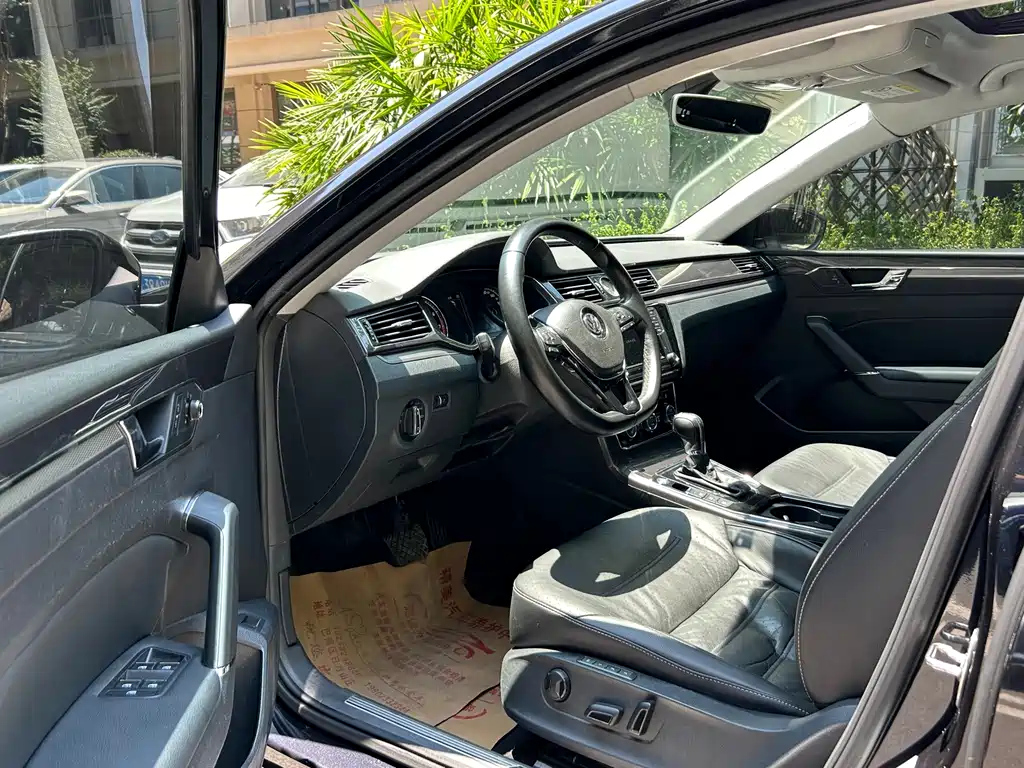 VOLKSWAGEN PASSAT 2017