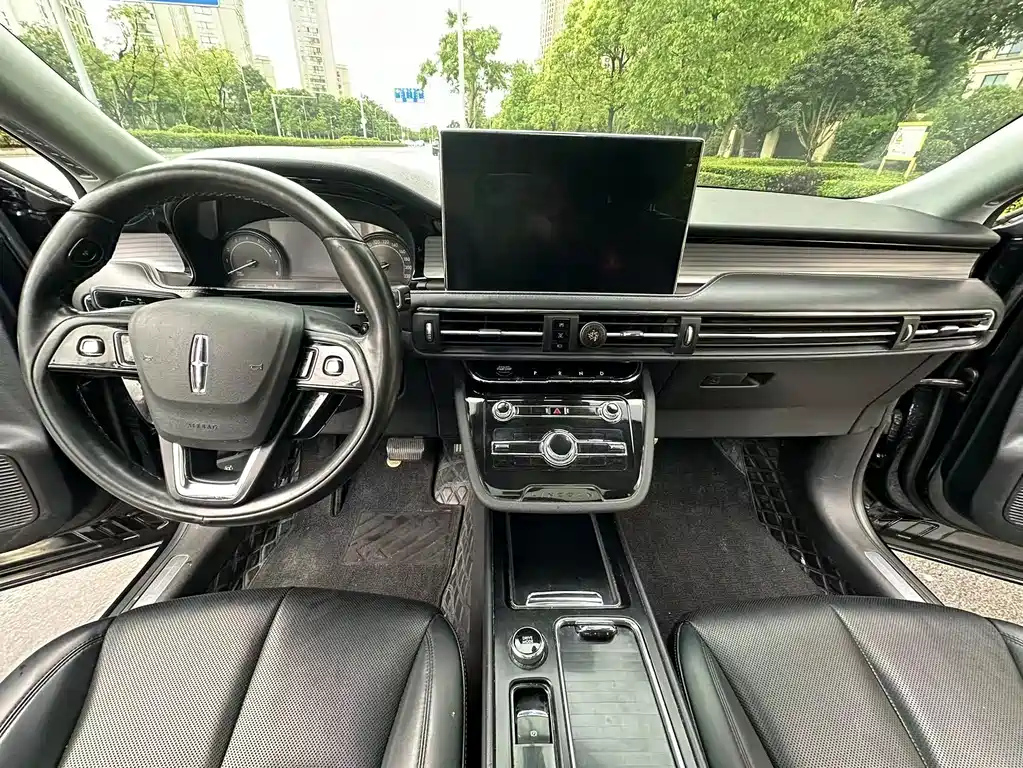 LINCOLN ADVENTURER 2020