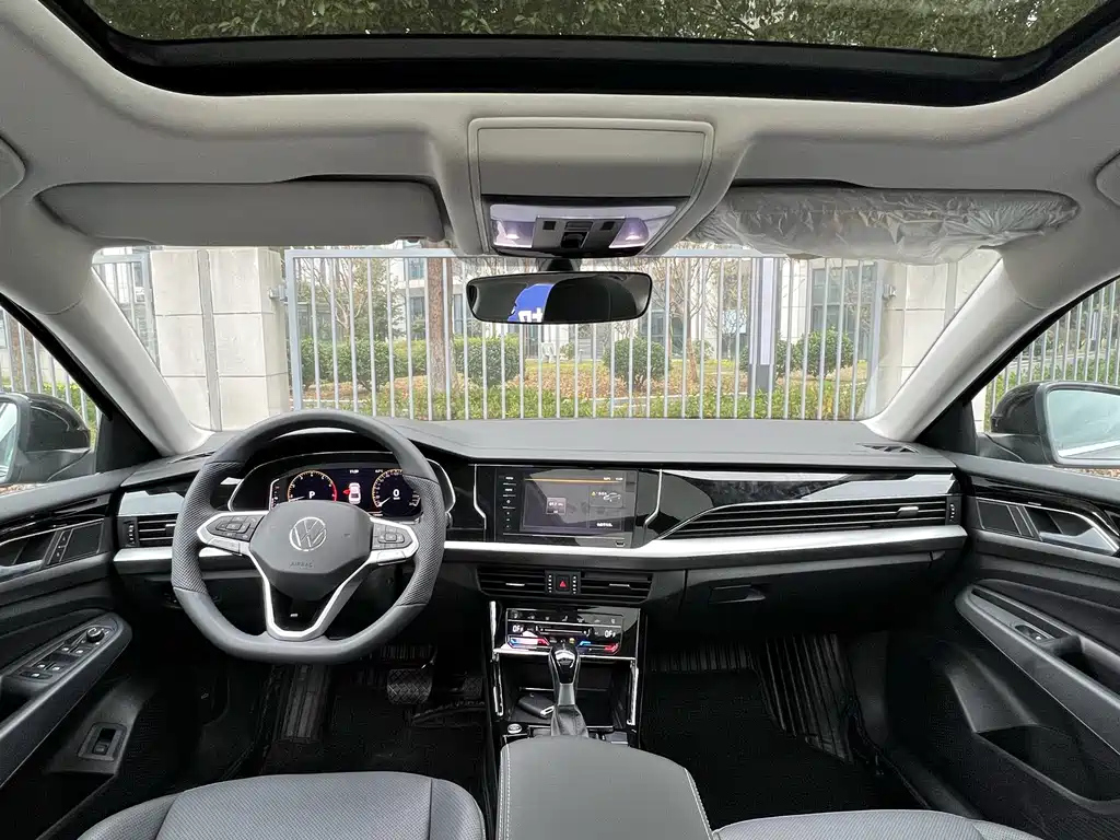 VOLKSWAGEN PASSAT 2025