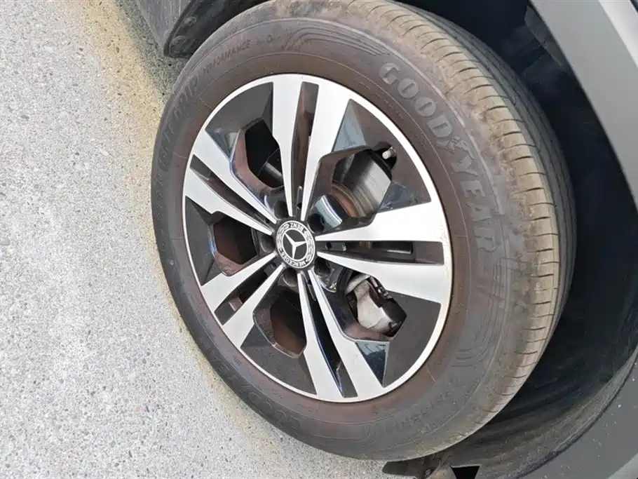 MERCEDES BENZ GLB 2024