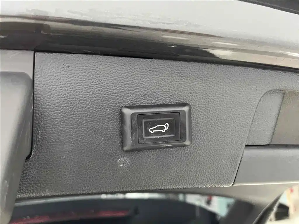 VOLKSWAGEN THARU 2021