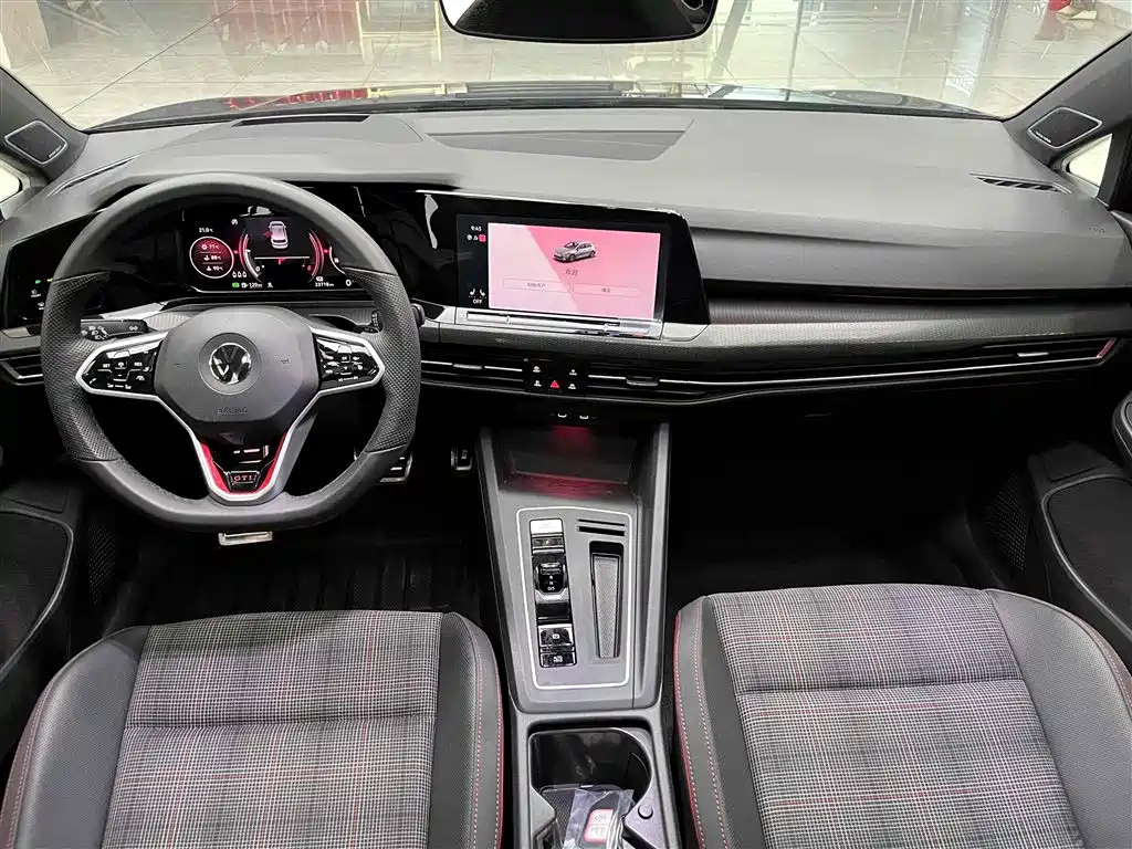 VOLKSWAGEN GOLF GTI 2021