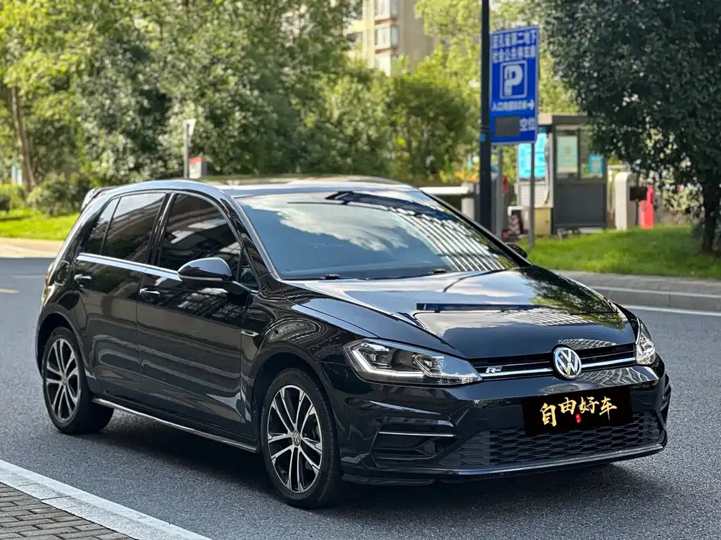 VOLKSWAGEN GOLF 2020