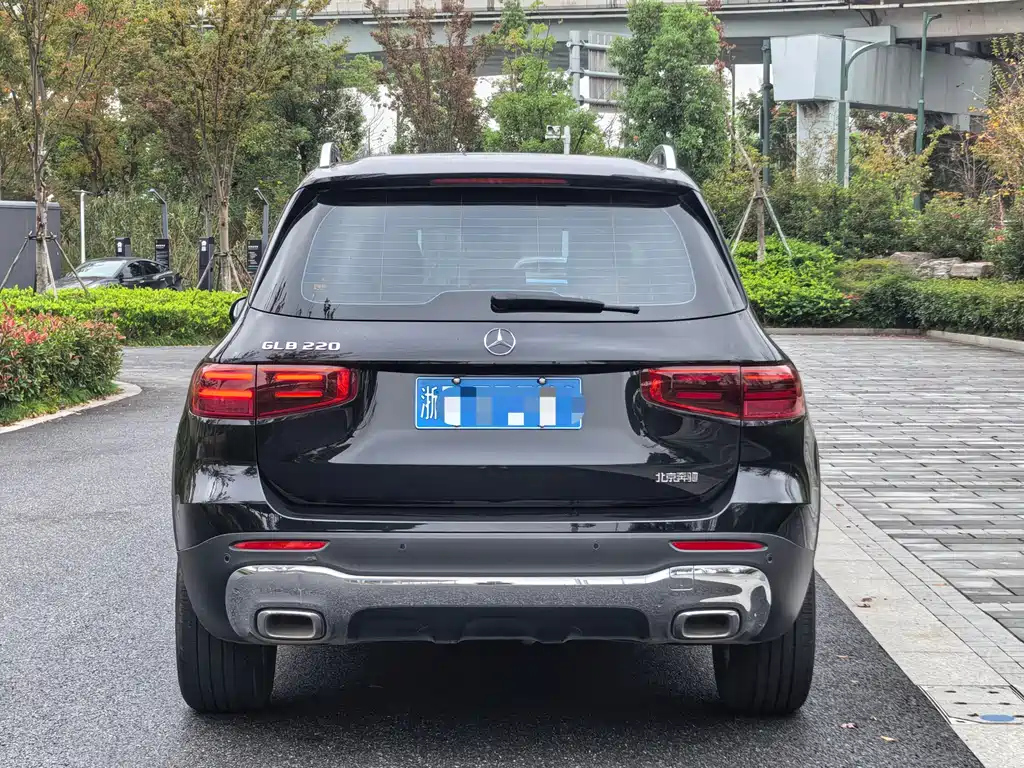 MERCEDES BENZ GLB 2024