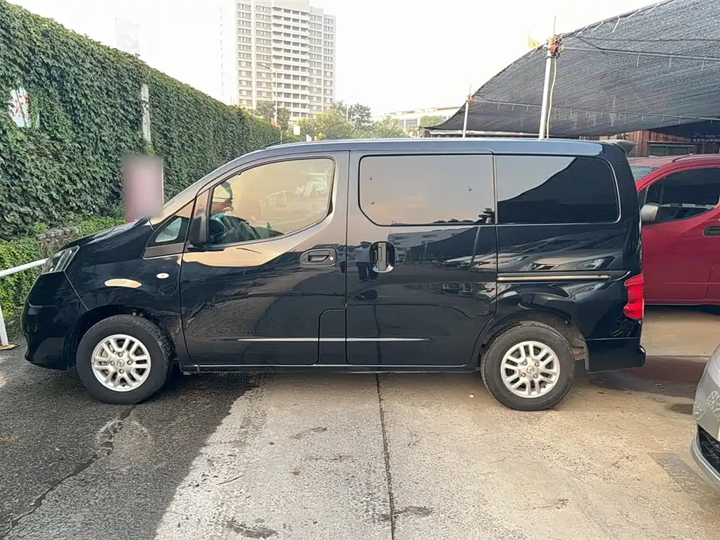 NISSAN NV200 2018