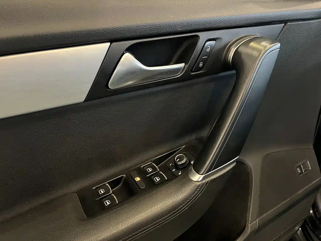 VOLKSWAGEN MAGOTAN 2015