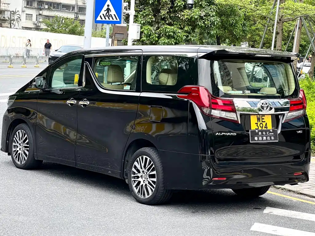 TOYOTA ALPHARD 2015