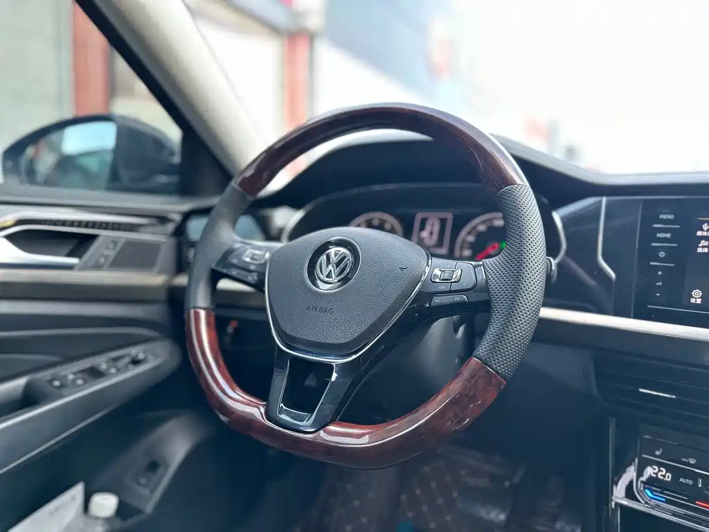VOLKSWAGEN PASSAT 2020