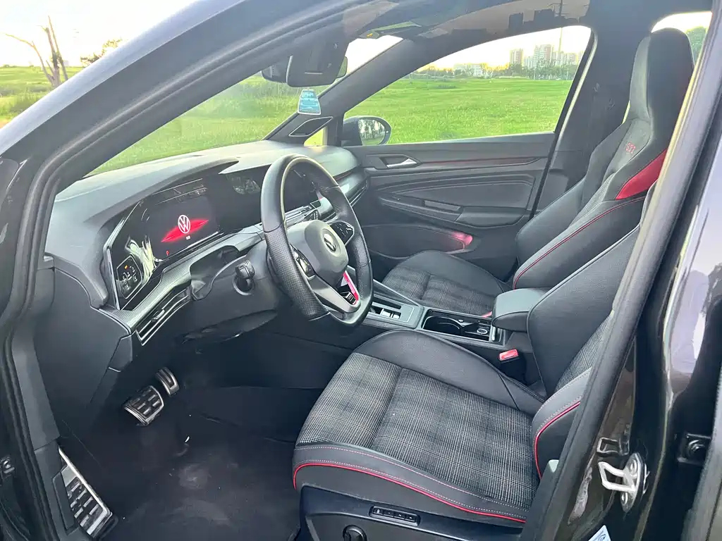 VOLKSWAGEN GOLF GTI 2021