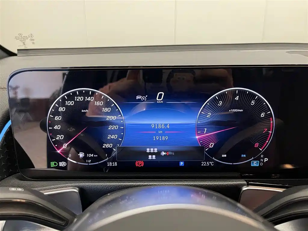 MERCEDES BENZ GLB 2024