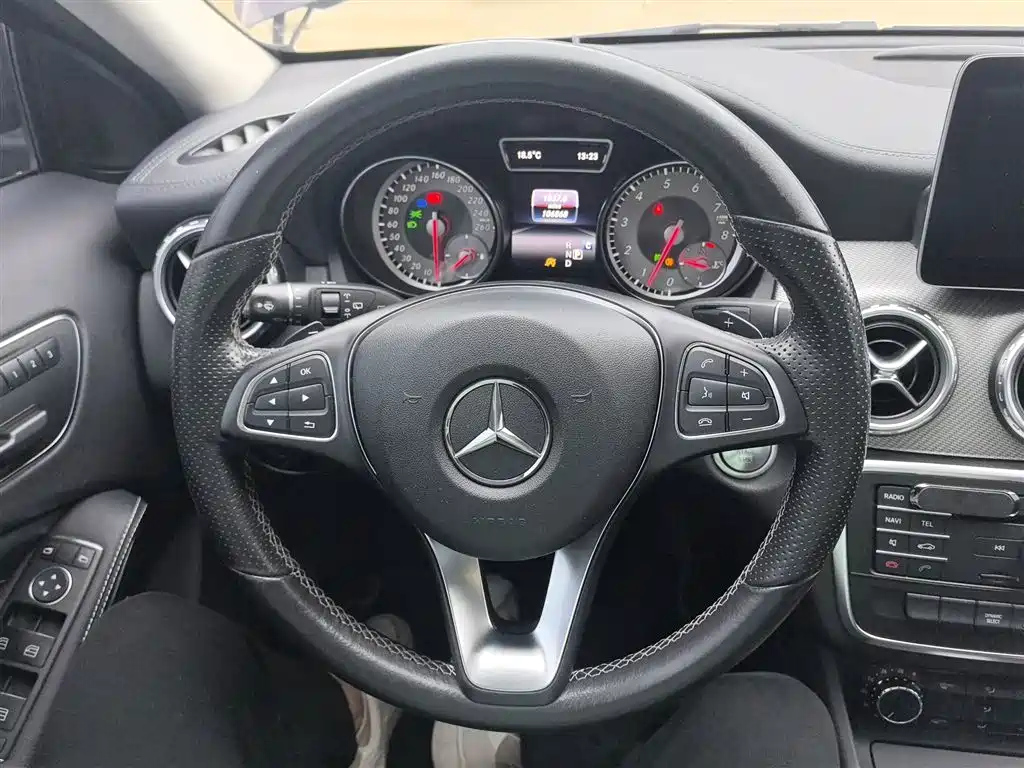 MERCEDES BENZ GLA 2017