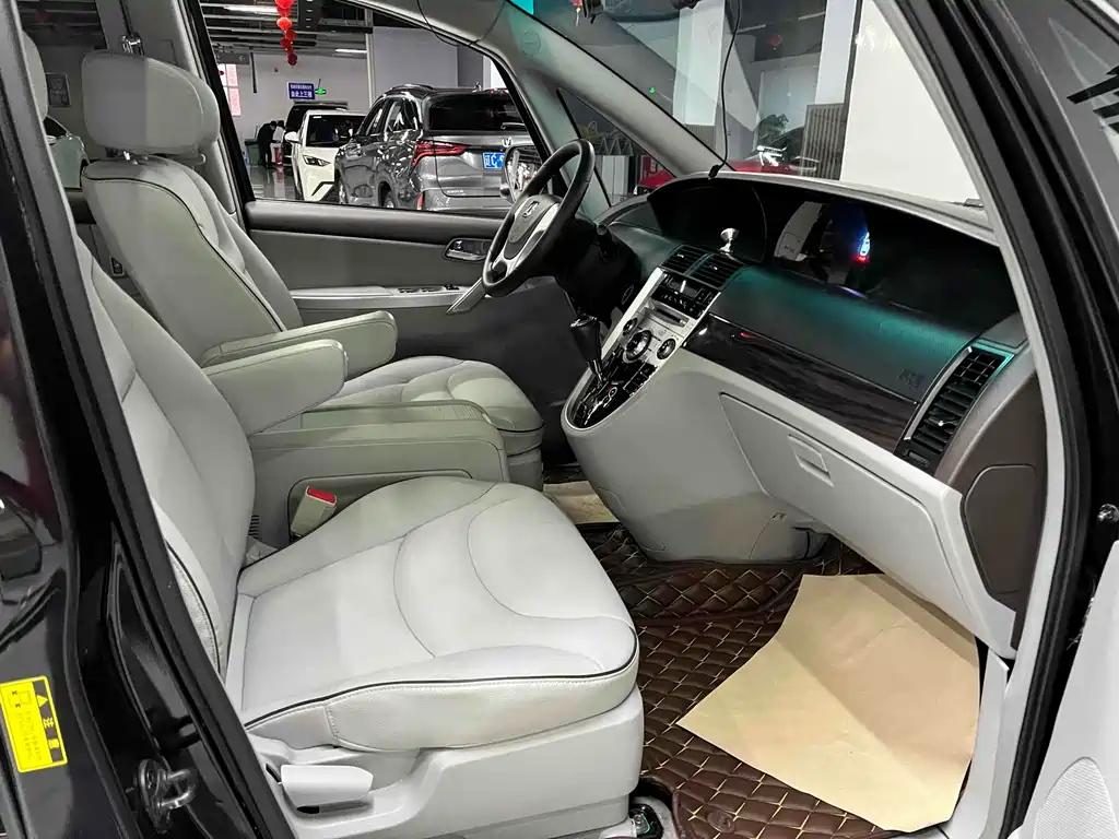 LUXGEN BIG 7 MPV 2016