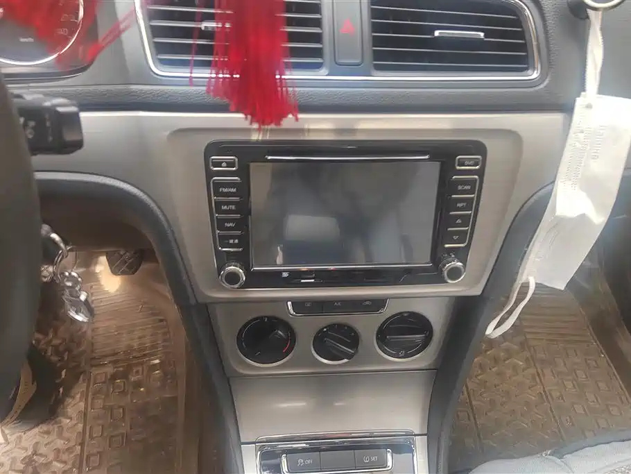 VOLKSWAGEN LAVIDA 2013