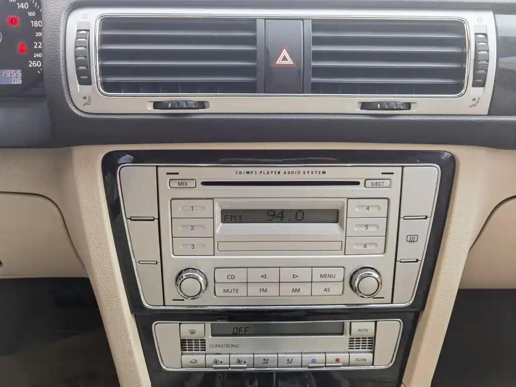 VOLKSWAGEN PASSAT LINGYU 2010