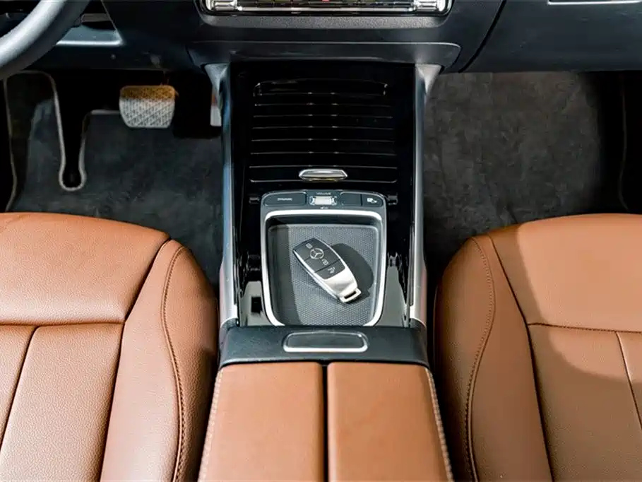 MERCEDES BENZ GLB 2024