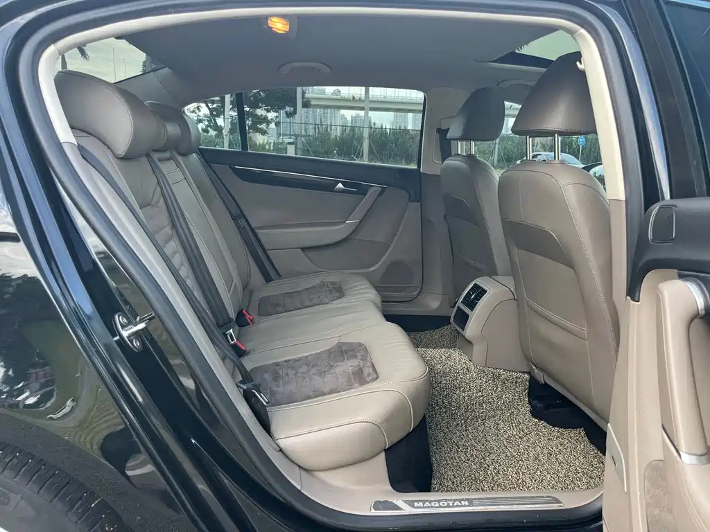 VOLKSWAGEN MAGOTAN 2015