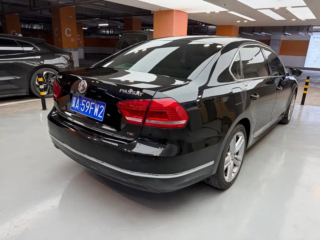 VOLKSWAGEN PASSAT 2013