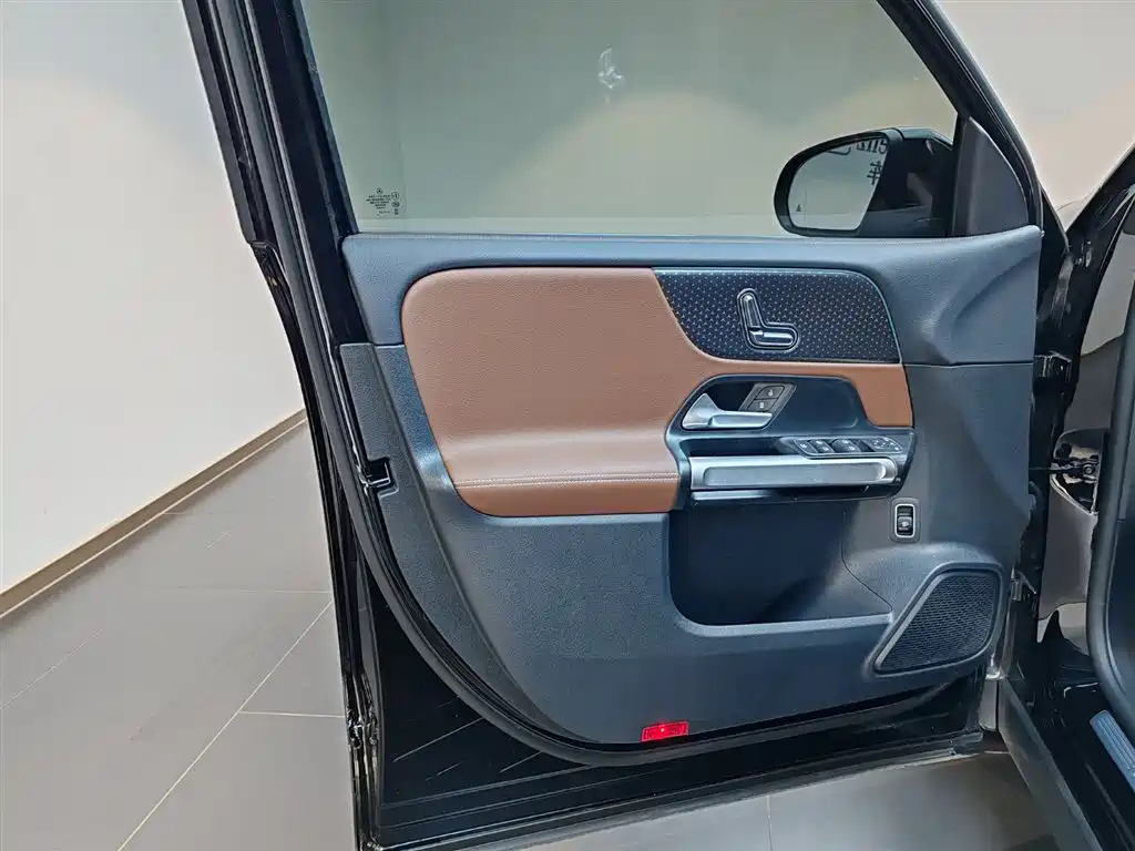 MERCEDES BENZ GLB 2025