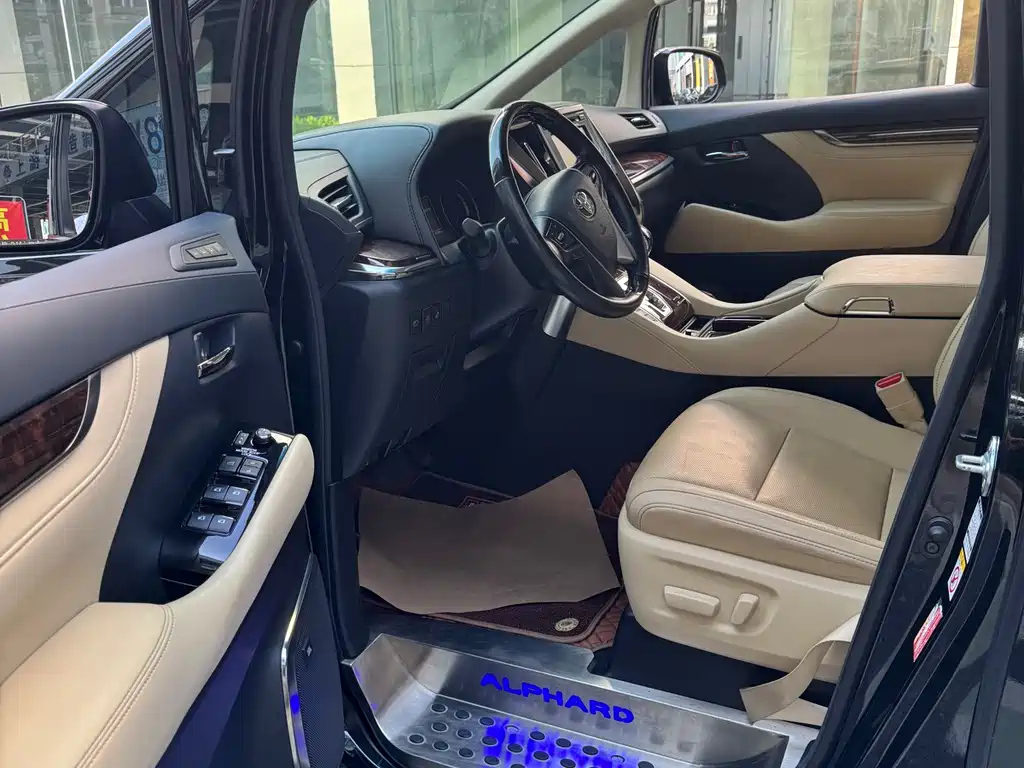 TOYOTA ALPHARD 2018