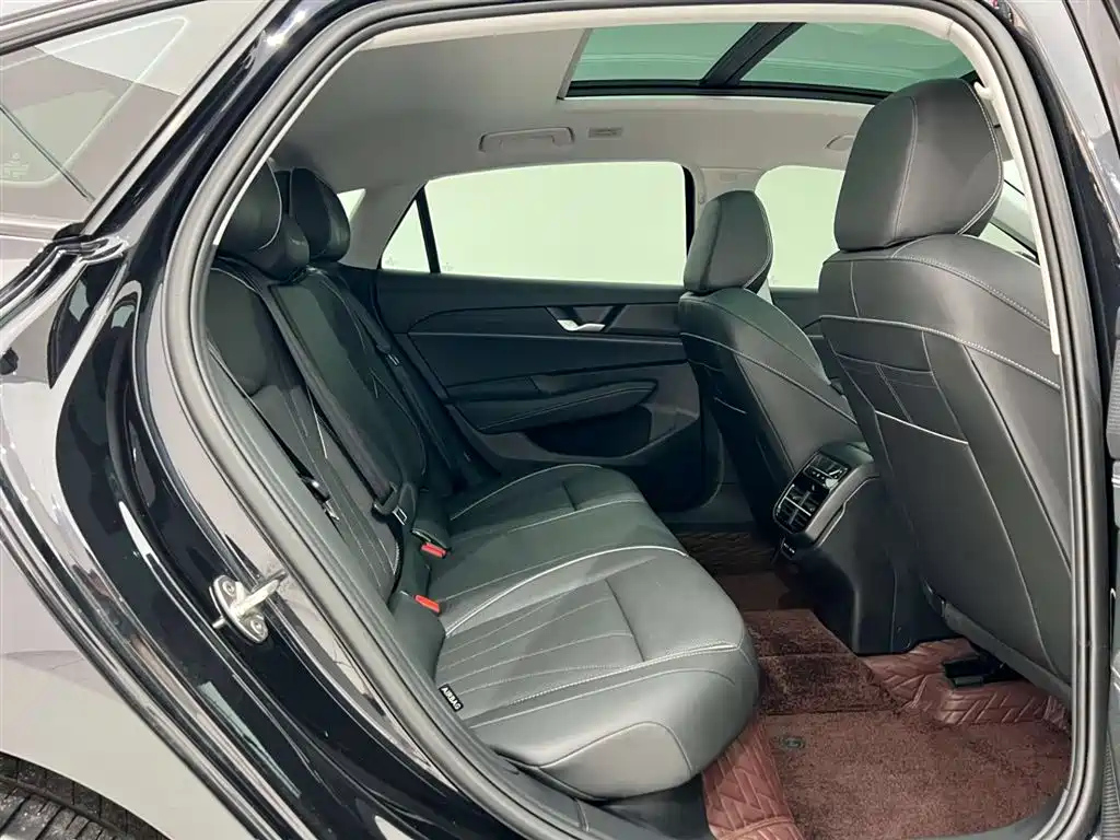 VOLKSWAGEN PASSAT 2025