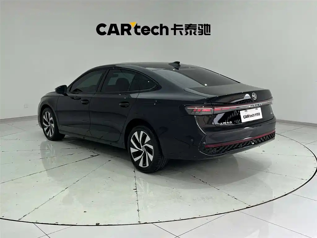 VOLKSWAGEN PASSAT 2025