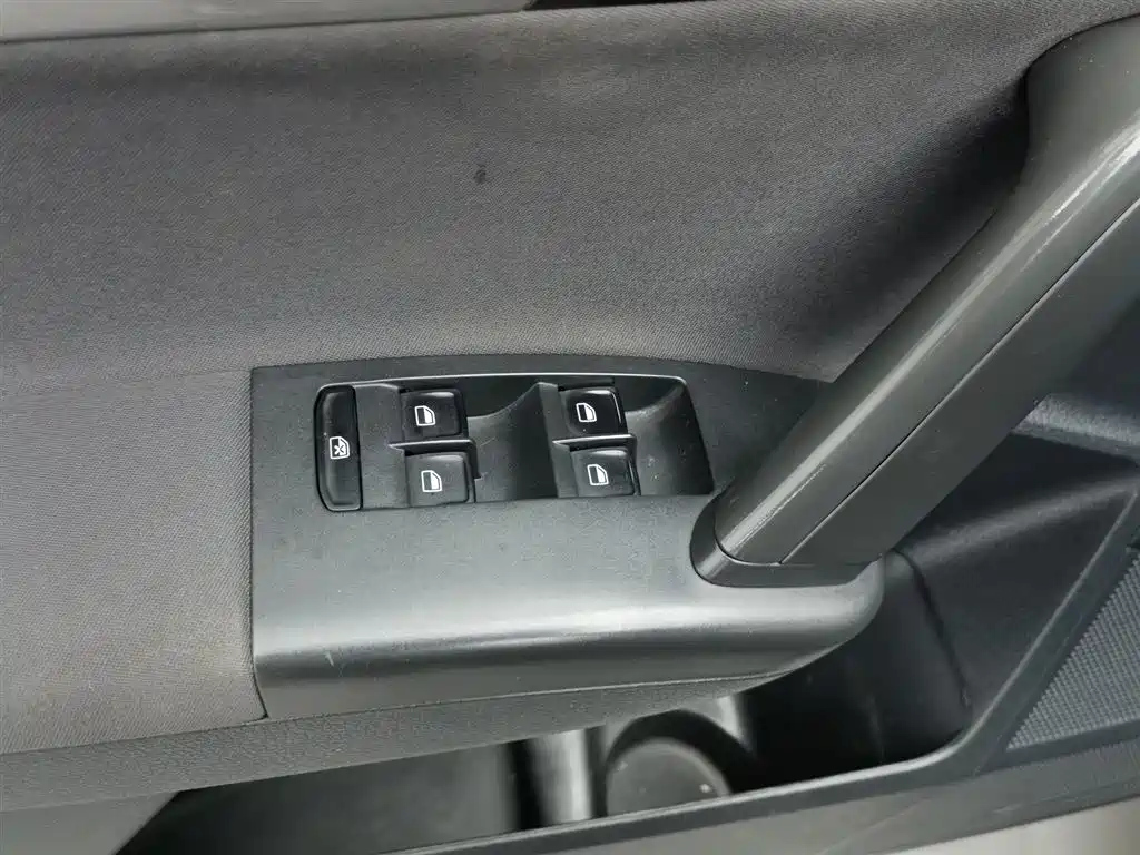 VOLKSWAGEN LAVIDA 2013