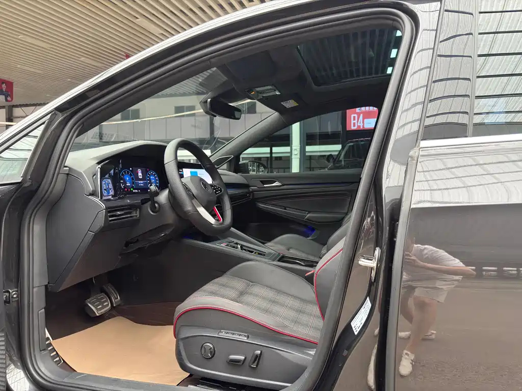 VOLKSWAGEN GOLF GTI 2021