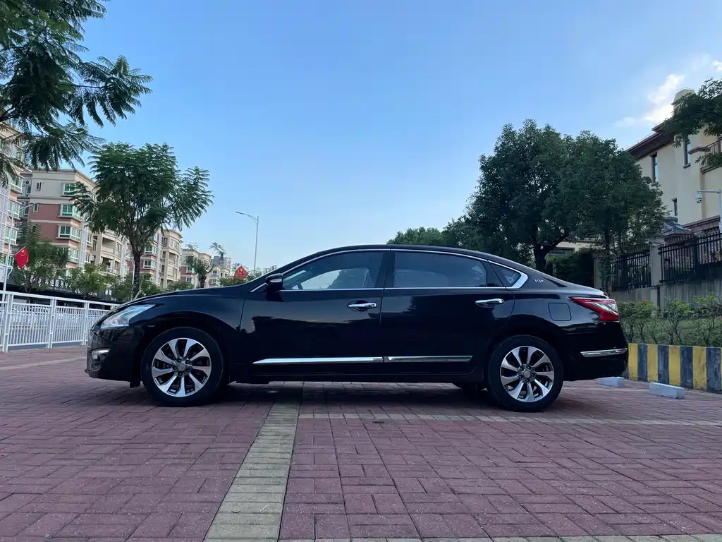 NISSAN TEANA 2015